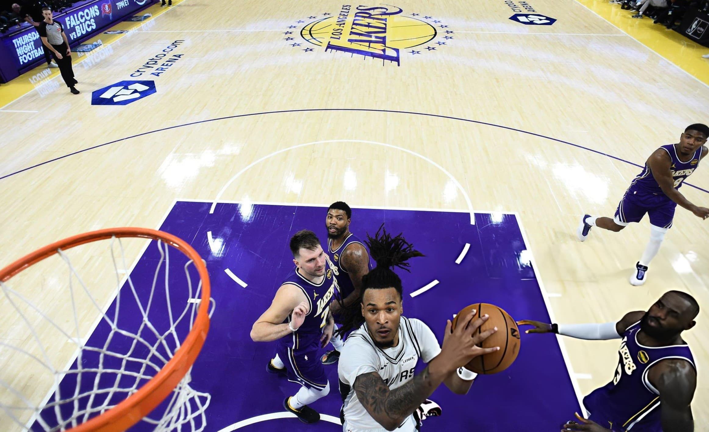 Stephon Castle comanda vitória e Spurs elimina Lakers