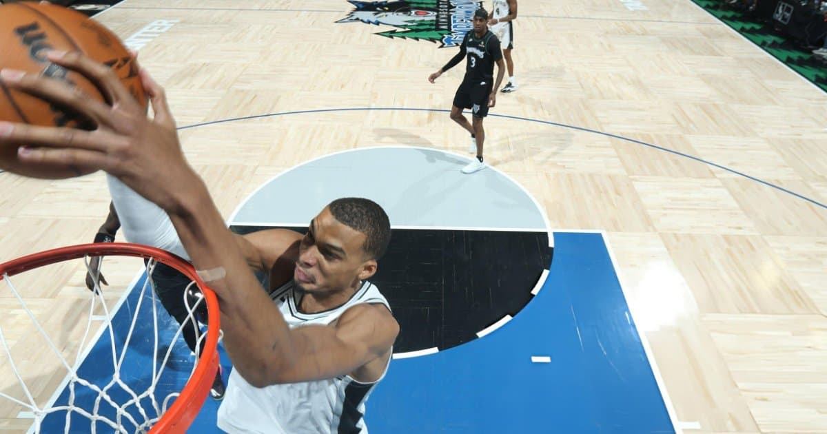 Com atuação monstruosa de Wembanyama, Spurs vencem os Timberwolves